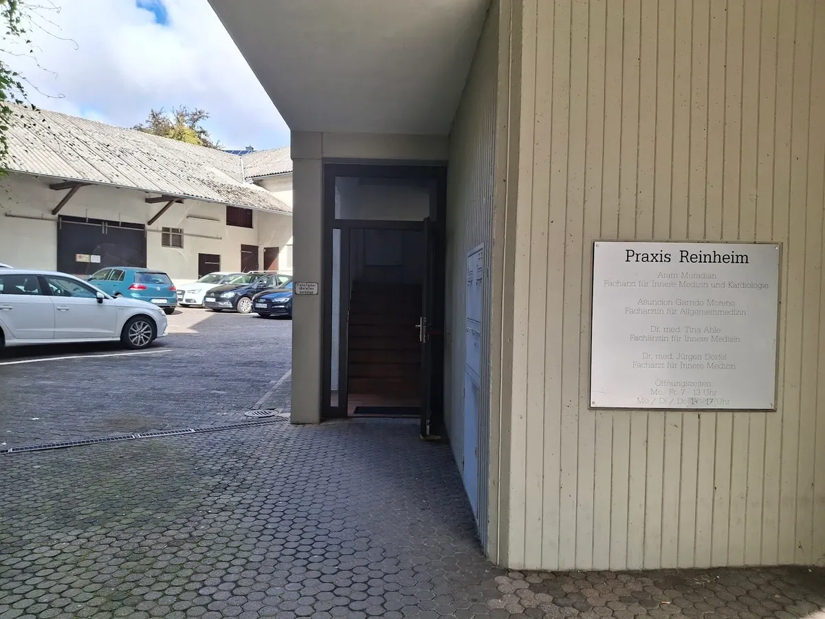 عکس ۱ از دکتر آرام مرادیان
