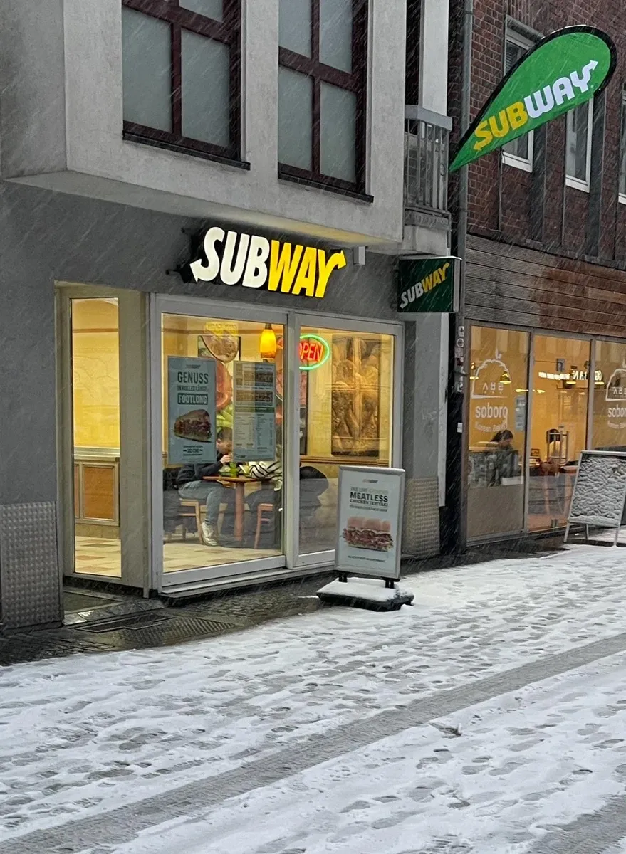 عکس ۱ از Subway