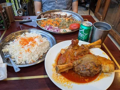 Foto 7 von Kabobi - Persian and Mediterranean Grill